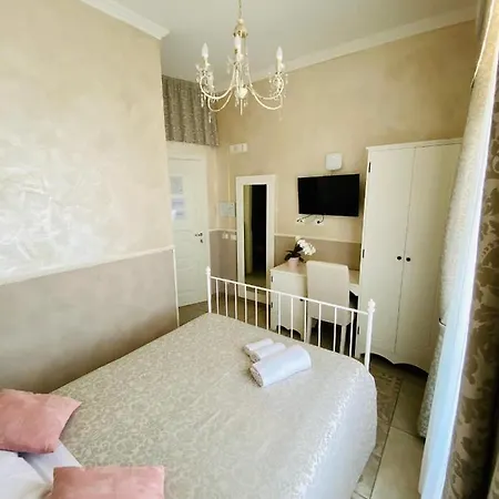 Domus Valadier بيت ضيافة فيوميتشينو