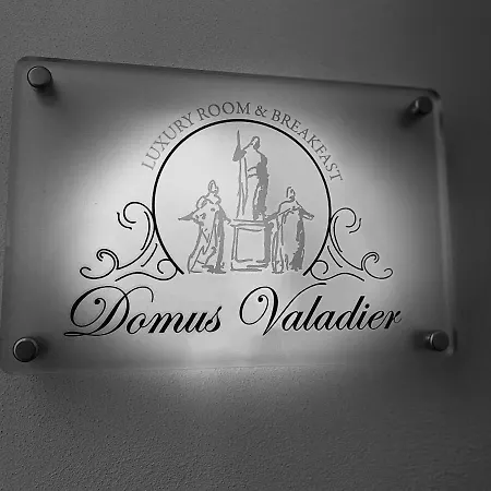 بيت ضيافة Domus Valadier